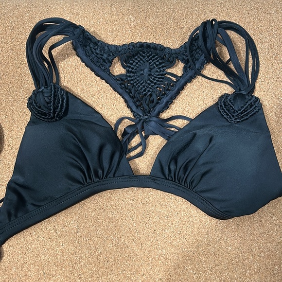 ViX Paula Hermanny MACRAMÉ FRINGE TIES BIKINI Set in Black small - Picture 6 of 16